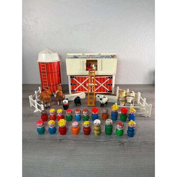 Fisher-Price‎ Play Family Farm- No. 915- Vintage Playset- EUC